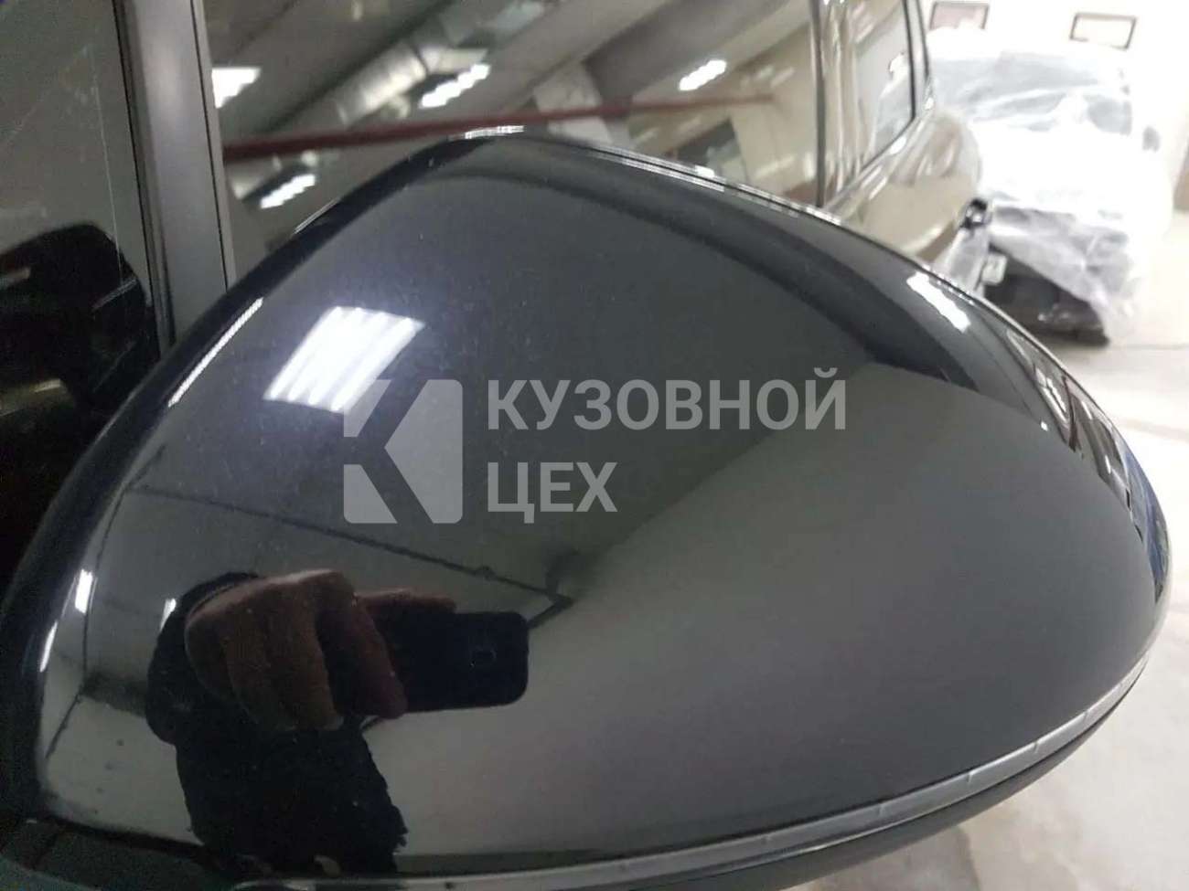 Удаление царапин с колпака зеркала